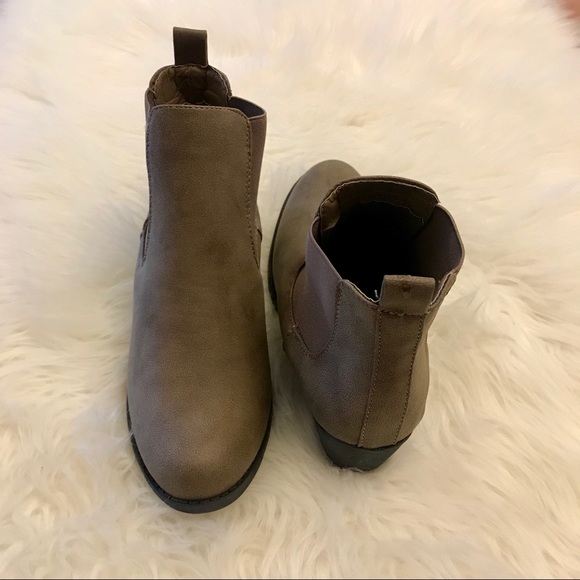 🍂 Distressed Camel Perfect Slip On Fall Bootie 🍁 - Picture 5 of 8